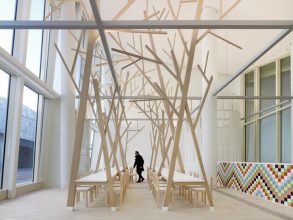 “La última edición de los prestigiosos premios internacionales de interiorismo Restaurant & Bar Design Awards ha reconocido al restaurante A Cantina, situado en la Cidade da Cultura de Galicia y proyectado por Estudio Nómada.”