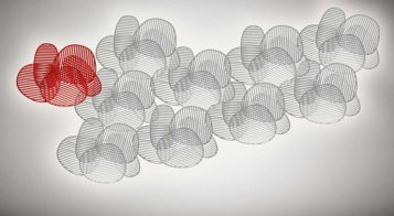 “La lámpara de pared o aplique Nuage, del diseñador italiano Philippe Nigro se inspira idealmente en el Optical Art, movimiento artístico de vanguardia de la década de los sesenta.”
