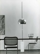 “La compañía de iluminación Flos está de aniversario, nada menos que cumple medio siglo, y no ha podido celebrarlo de mejor forma que presentando una nueva versión de Arco.”