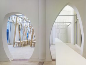 “La última edición de los prestigiosos premios internacionales de interiorismo Restaurant & Bar Design Awards ha reconocido al restaurante A Cantina, situado en la Cidade da Cultura de Galicia y proyectado por Estudio Nómada.”