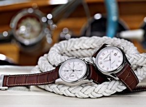 “En 2012 Frédérique Constant presenta las Ediciones Venice del Runabout, consistentes en una versión con cronógrafo y otra versión automática con tres agujas y fecha.”