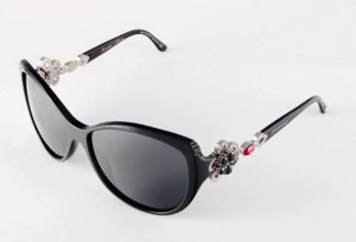 “La colección “Le Gemme” de Bvlgari, es una colección sin precedentes. Gafas de sol con monturas que lucen exultantes, oro y piedras preciosas.”