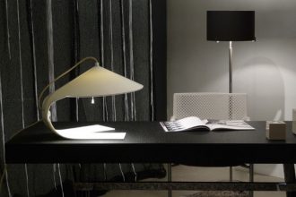 “Este artefacto de iluminación está realizado en un único plano que adquiere cuerpo y volumen por el plegado del material.”