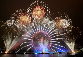 “La Nochevieja se aprovecha cada vez más para viajar y celebrar las fiestas fuera de casa. Aquí recomendamos los top 10 destinos para celebrar el fin de año y tener una experiencia recomendable.”