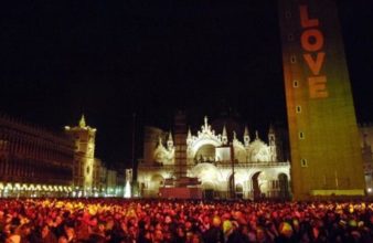 “La Nochevieja se aprovecha cada vez más para viajar y celebrar las fiestas fuera de casa. Aquí recomendamos los top 10 destinos para celebrar el fin de año y tener una experiencia recomendable.”