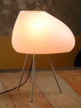 “Estudio Mariscal ha lanzado Domine Lamp para Santa & Cole.”