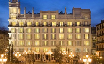 "El Hotel ME Madrid Reina Victoria es un Hotel de lujo, con diseño innovador y música moderna. Se encuentra estratégicamente situado en el centro de la ciudad, en la histórica plaza de Santa Ana de Madrid, con fácil acceso a los principales puntos de interés"