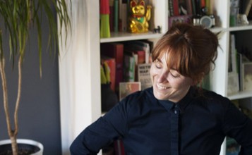 “Cristina Toledo, Alicante 1978, se graduó en Diseño de Producto por la escuela Eina, Escuela de Arte y Diseño de Barcelona en 2004.”