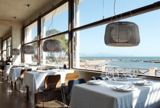 “Fora es una lámpara de exterior con IP 55, diseñada por Gonzalo Milà y Alex Fernández para Bover.”