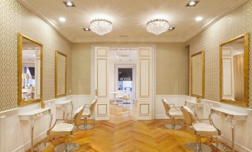 “La franquicia Rizos ha creado un nuevo concepto de salón: The Beauty Boutique. Un local, situado en pleno barrio de Salamanca de Madrid, de dos plantas con los mejores tratamientos para el cabello y la piel, cuidando al máximo hasta el mínimo detalle.”