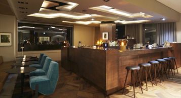 “A través de la arquitectura, el diseño y la gastronomía, el hotel Das Stue en Berlín ofrece una experiencia única que conquista todos los sentidos.”
