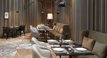 “A través de la arquitectura, el diseño y la gastronomía, el hotel Das Stue en Berlín ofrece una experiencia única que conquista todos los sentidos.”