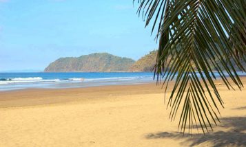 “Son el paraíso para quienes no conciben otras vacaciones que no sean junto al mar y pisando arena, destinos donde se multiplican palmeras lánguidas y el sol es una constante.”