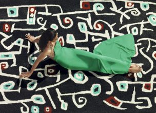 “Toda su colección viene firmada por los más importante diseñadores nacionales e internacionales. Sin ir más lejos, ¿reconocéis las flores garabateadas de esta alfombra?”