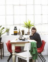 “Son muchos los recursos decorativos que nos ayudan a hacer más luminosa una estancia.”