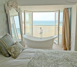"El Watergate Bay Hotel se encuentra en la costa atlántica al sudoeste de la isla británica."