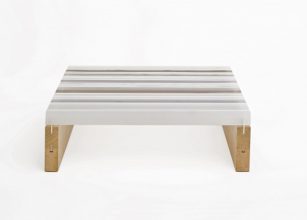 “La mesa PLET, desarrollada por el arquitecto y diseñador Reinier de Jong, está conformada completamente por materiales de desecho.”