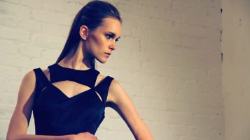 “El diseñador de moda femenina Alex Vidal se formó en diseño y patronaje en la Escuela Guerrero de Barcelona.”