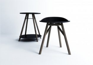 “Esta serie de silla, mesa y taburete, creada por el coreano Dongsung Jung, fue diseñada pensando un caballero Inglés, un gentleman.”