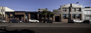 “El encargo para Landini Associates era restaurar la antigua nave industrial de Collingwood en la nueva sede base para T2.”