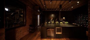 “El encargo para Landini Associates era restaurar la antigua nave industrial de Collingwood en la nueva sede base para T2.”