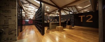 “El encargo para Landini Associates era restaurar la antigua nave industrial de Collingwood en la nueva sede base para T2.”