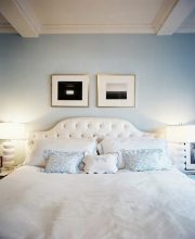 "Decoración de Interiores: Integrar la luz en el cabecero es relativamente sencillo."