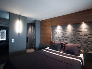 "Decoración de Interiores: Integrar la luz en el cabecero es relativamente sencillo."