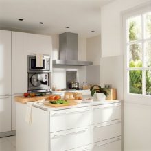 “Las cocinas pequeñas pueden ser tan cómodas, funcionales y parecer tan grandes como deseamos”