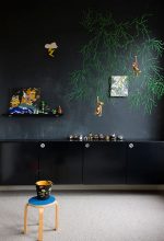 “No descartes el negro como color para los muebles de un dormitorio infantil”