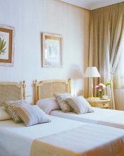 "Sólo tienes que dejarte llevar por estas doce ideas para decorar tu habitación y empezar a pensar en que todo es posible."