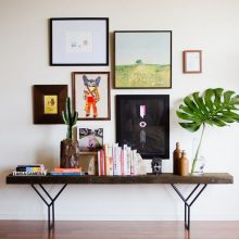 “Posters a gusto del consumidor y unos sencillos marcos negros para una pared llena de personalidad y de lo más atractiva”