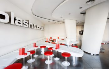 "El Hotel Silken Gran Domine Bilbao situado en la ciudad vasca Bilbao, ofrece un refugio cálido y confortable, ideal para parejas o viajes de negocio."