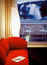 "El Hotel Silken Gran Domine Bilbao situado en la ciudad vasca Bilbao, ofrece un refugio cálido y confortable, ideal para parejas o viajes de negocio."