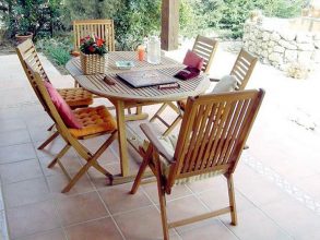 “La decoración de una casa de campo puede tomar estilos muy diferentes sin perder la esencia rústica”