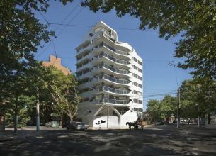 "El edificio de departamentos verticales es quizá el programa arquitectónico más subestimado en Argentina."