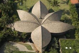 "Hoy repasamos algunas de las casas privadas más peculiares del planeta. En algunos casos se trata de ideas descabelladas de los propios dueños, en otros, sueños que han tenido los propios arquitectos."