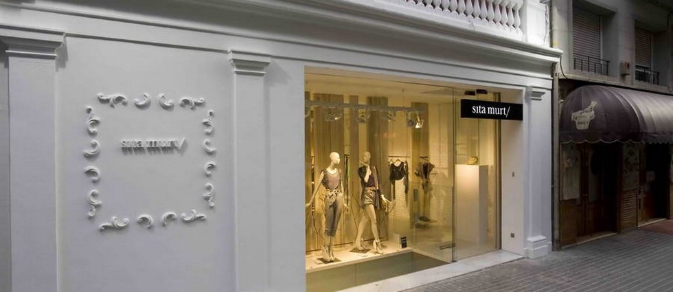 "Estudi Ribaudí es el estudio de que ha llevado a cabo el proyecto de interiorismo de la cuarta tienda de la diseñadora de moda Sita Murt en Barcelona"