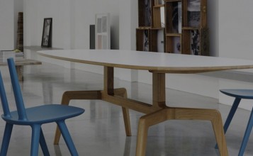 "El diseñador catalán Eugeni Quitllet ha creado la silla Tabu para la firma de diseño italiana Alias. Su ligereza visual, unido a sus líneas puras y bien definidas la hacen perfecta para cualquier tipo de ambiente."
