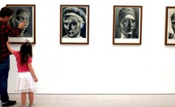 "Con un programa abierto y diverso, trata de mostrar el amplio abanico del arte actual, presentando artistas contemporáneos nacionales e internacionales."