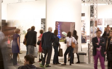 "ADN galería fue fundada con la voluntad de crear una plataforma híbrida entre mediación comercial y aportación cultural, cuyo objetivo es difundir tendencias artísticas actuales."