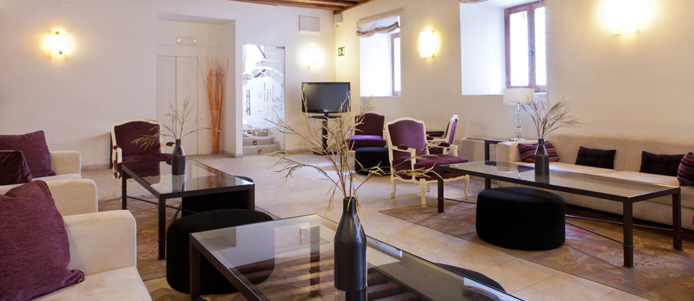 "Este hotel con encanto ocupa un edificio del siglo XVII cuidadosamente restaurado."