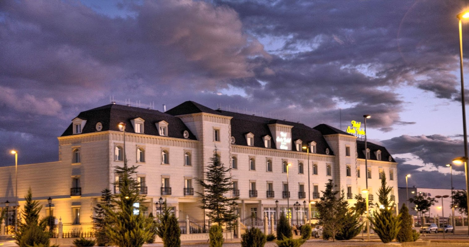 "Disfrute la experiencia de descubrir un lugar único. Un marco único en pleno corazón de La Mancha, Albacete, a tan solo 800 metros del Palacio de Congresos."