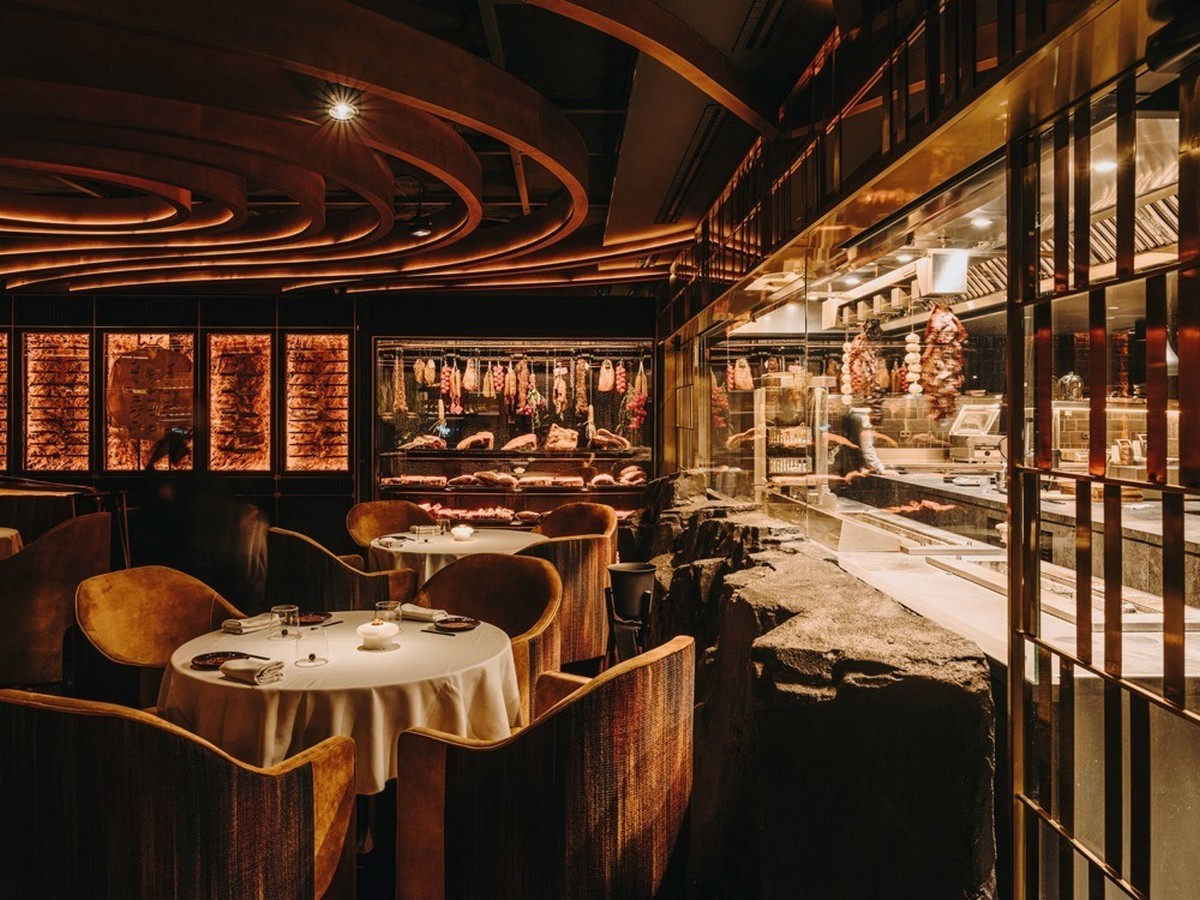 Restaurante lujuoso Leña un nuevo e impresionante espacio en Marbella