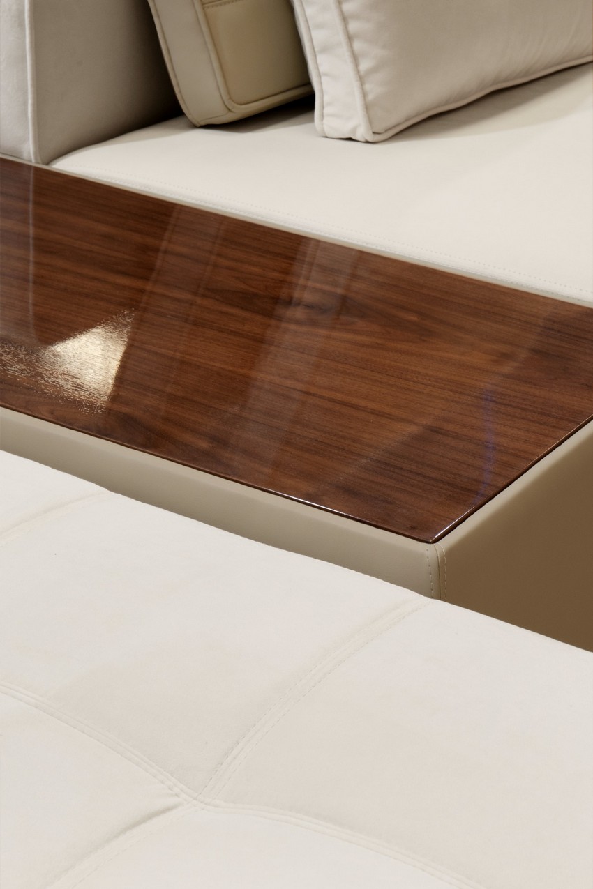 Capuchin: La Esencia de un Diseño de Interiores moderno con el nuevo Sofa de Caffe Latte