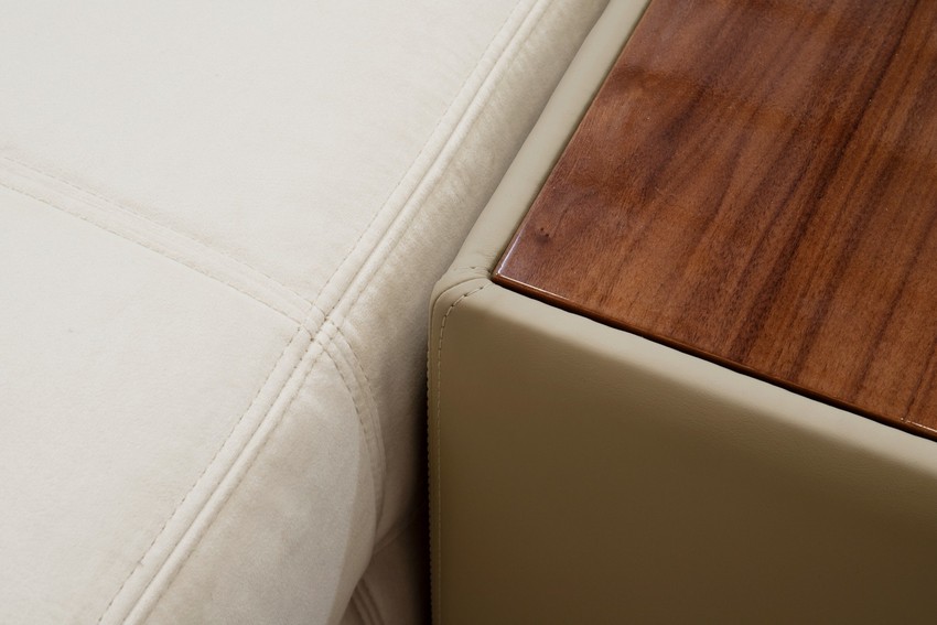 Capuchin: La Esencia de un Diseño de Interiores moderno con el nuevo Sofa de Caffe Latte